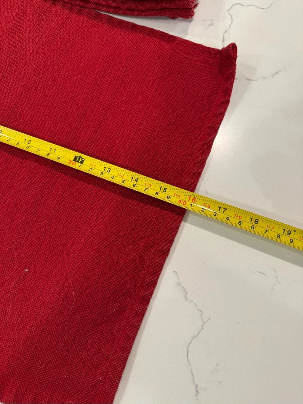 8 red placemats